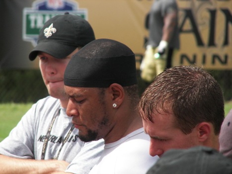 Deuce McAllister and Drew Brees signing autographs