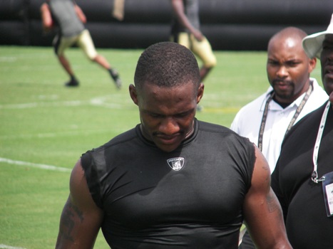 Joe Horn signing autographs